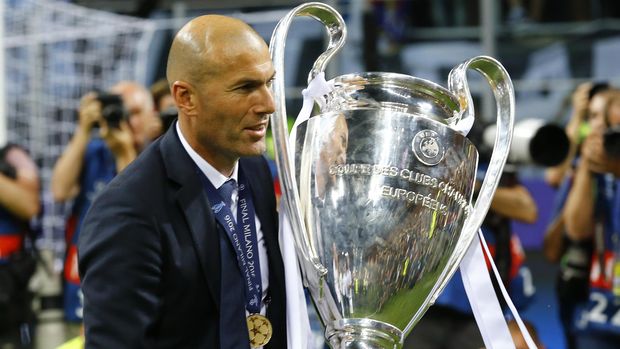 Zinedine Zidane pelatih pertama yang mampu meraih gelar Liga Champions tiga musim beruntun.