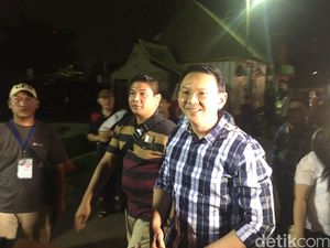 Datang ke Teman Ahok Fair, Ahok Beli Tiket Seharga Rp 35 Ribu