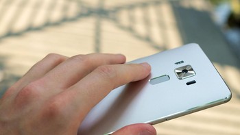 Di bagian kamera, Asus membenamkan kemampuan sampai 23 MP yang mendukung EIS (electronic image stabilizer) dan HDR. Foto: androidcentral