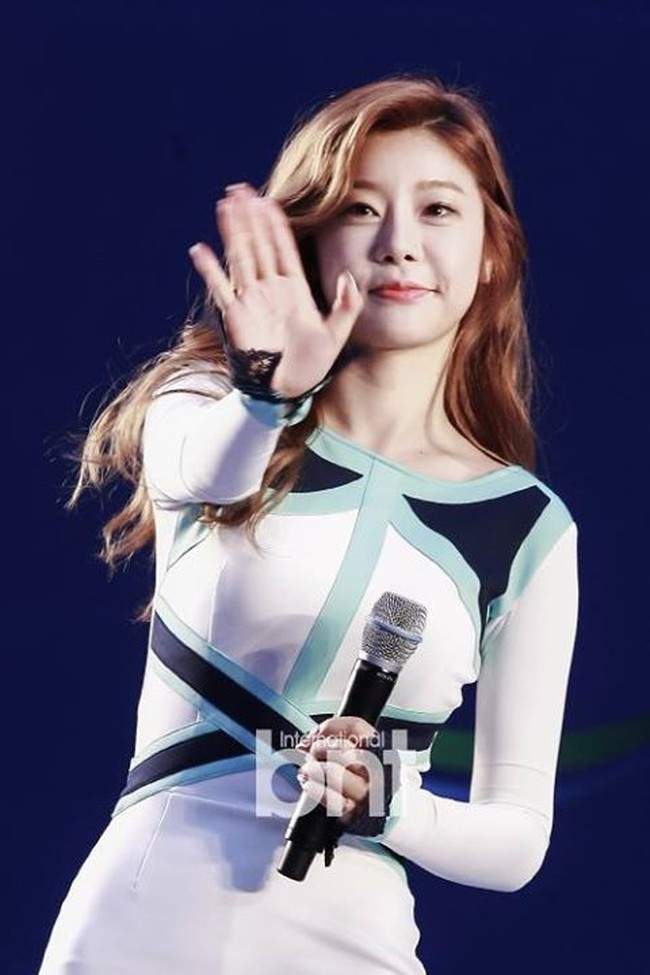 Personel Girls Day, Sojin, takut pada ceker ayam. Dia bahkan tidak berani melihat ceker ayam karena akan membuatnya ketakutan. Ceker ayam tidak terlihat seperti makanan bagiku. Setiap kali aku melihat makanan itu aku merasa kaki-kaki ayam itu akan terbang dan menyerangku, ujar Sojin, seperti dikutip dari Koreaboo. Foto: bnt International