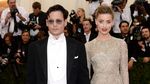 Momen-momen Kemesraan Johnny Depp dan Amber Heard