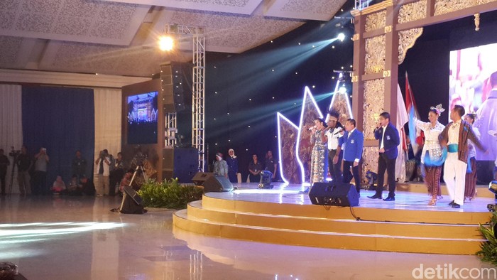 Saat Pasha Ungu Hibur Megawati dan Luhut di Rakernas PAN