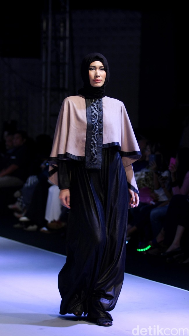 Sessa Red Label by monika Jufry detail Dialogue Muslim Fashion Festival 2016 at Plaza Selatan, Istora Senayan. Jakarta. [Foto: Mohammad Abduh/Wolipop]