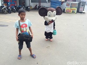 2 Badut Cilik Mickey Mouse di Bojonggede Bisa Raup Rp 50 Ribu/hari