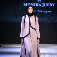 Sessa Red Label by monika Jufry detail Dialogue Muslim Fashion Festival 2016 at Plaza Selatan, Istora Senayan. Jakarta. [Foto: Mohammad Abduh/Wolipop]