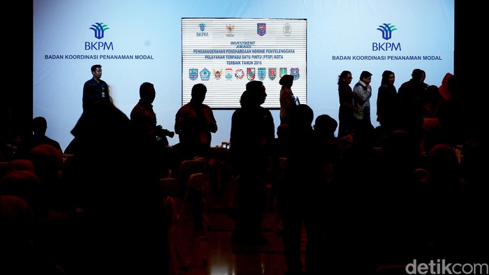 Badan Koordinasi Penanaman Modal (BKPM) memberikan penghargaan kepada penyelenggara Pelayanan Terpadu Satu Pintu (PTSP) provinsi, kabupaten/kota terbaik 2016 di Jakarta, Senin (30/5/2016).
