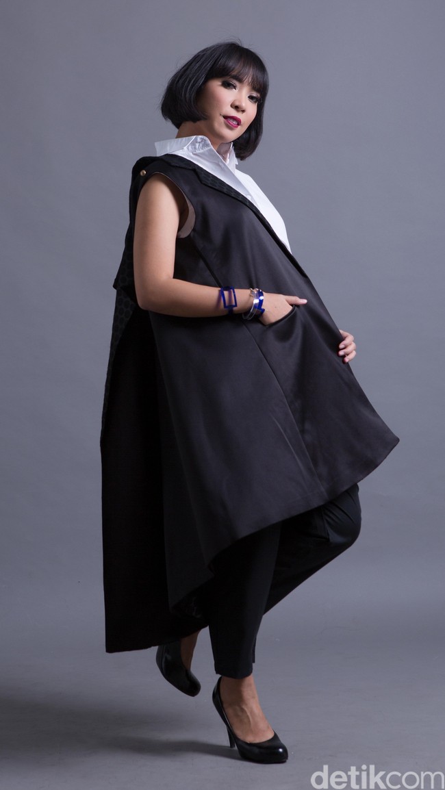 Fotografer: Zaini Rahma. Stylist: Reynintha Sarassati Dan Tatiana Anggita. MUA: Ochi Pramita. Hair do: Dhea Astari. Model: Fitri Tropica.