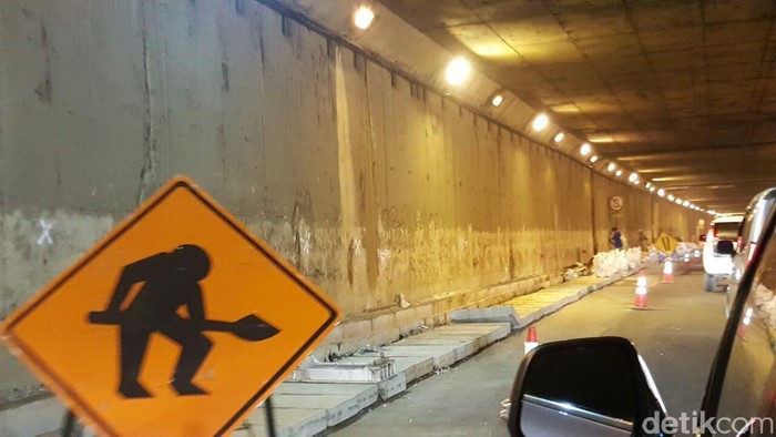 Tol JORR Pondok Indah Arah Kampung Rambutan Macet 5 Km