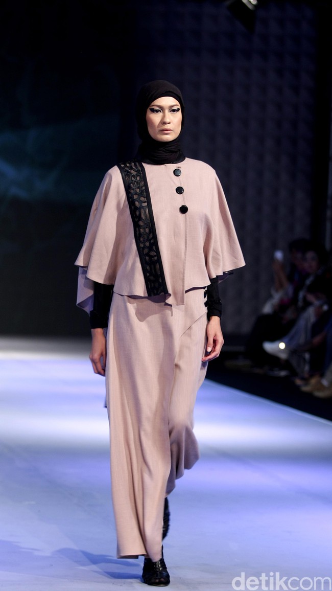 Sessa Red Label by monika Jufry detail Dialogue Muslim Fashion Festival 2016 at Plaza Selatan, Istora Senayan. Jakarta. [Foto: Mohammad Abduh/Wolipop]