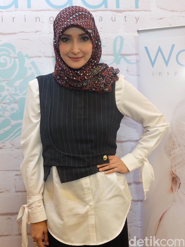  Foto Transformasi Gaya Hijab Wanita Indonesia dari Masa 