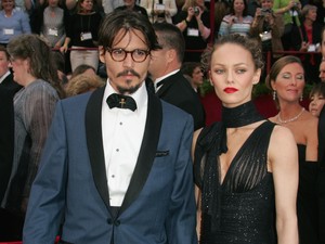 Keluarga Berharap Johnny Depp Kembali ke Vanessa Paradis