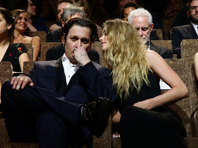 Amber Heard Disebut KDRT Johnny Depp hingga Jarinya Putus