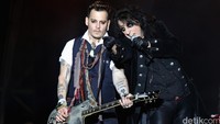 Aksinya bersama rocker gaek, ALice Cooper. Andreas Rentz/Getty Images/detikFoto.