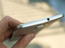 Lebih Dekat dengan Si Gahar ZenFone 3 Deluxe