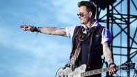 Johnny Depp saat tampil di Herborn, Jerman pada Minggu (29/5) waktu setempat. Andreas Rentz/Getty Images/detikFoto.