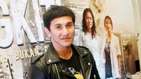 Tak heran jika bintang film Madre itu dijuluki hot daddy. Pool/Gus Mun/detikFoto.