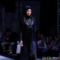 Sessa Red Label by monika Jufry detail Dialogue Muslim Fashion Festival 2016 at Plaza Selatan, Istora Senayan. Jakarta. [Foto: Mohammad Abduh/Wolipop]