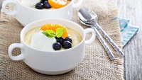 LIBRA : Anda suka semua yang cantik dan indah. Selalu ingin menyantap yang cantik tampilan juga enak rasanya. Greek yogurt dengan potongan buah bisa jadi pilihan, atau smoothies. Foto: CBC/iStock