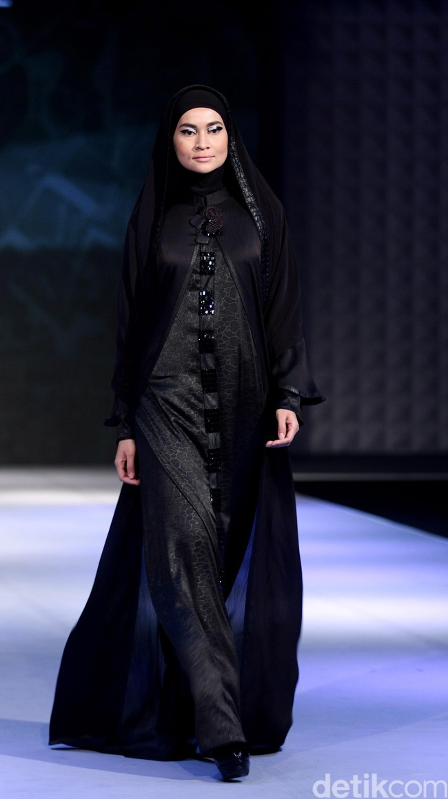 Sessa Red Label by monika Jufry detail Dialogue Muslim Fashion Festival 2016 at Plaza Selatan, Istora Senayan. Jakarta. [Foto: Mohammad Abduh/Wolipop]