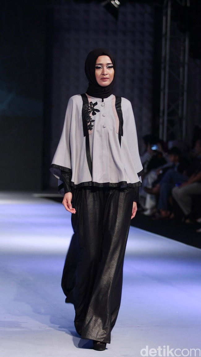 Sessa Red Label by monika Jufry detail Dialogue Muslim Fashion Festival 2016 at Plaza Selatan, Istora Senayan. Jakarta. [Foto: Mohammad Abduh/Wolipop]