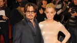 Momen-momen Kemesraan Johnny Depp dan Amber Heard