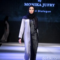 Sessa Red Label by monika Jufry detail Dialogue Muslim Fashion Festival 2016 at Plaza Selatan, Istora Senayan. Jakarta. [Foto: Mohammad Abduh/Wolipop]