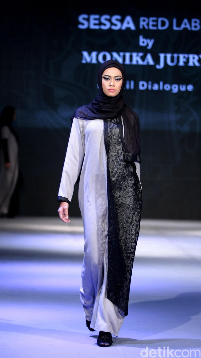 Sessa Red Label by monika Jufry detail Dialogue Muslim Fashion Festival 2016 at Plaza Selatan, Istora Senayan. Jakarta. [Foto: Mohammad Abduh/Wolipop]
