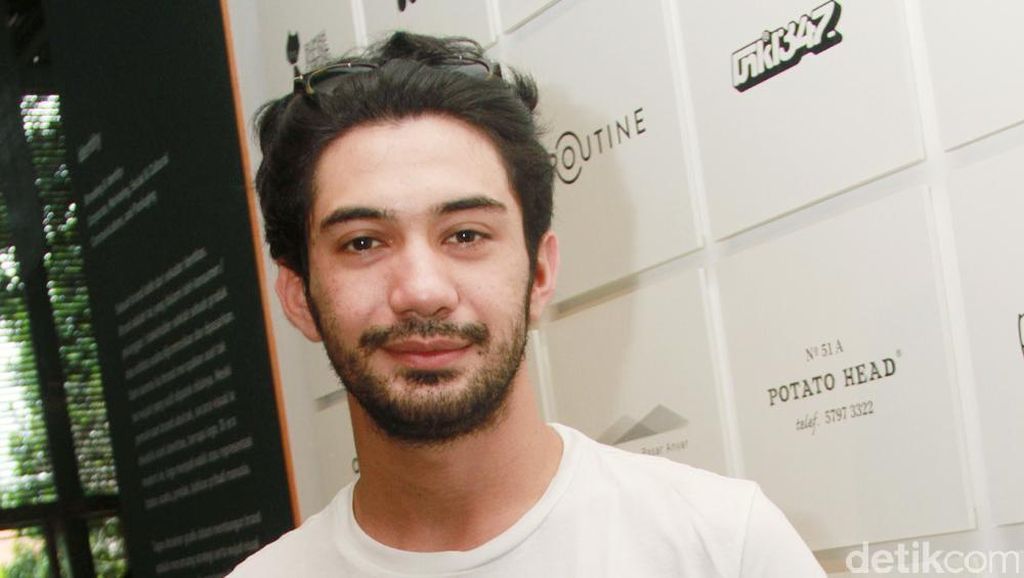 Reza Rahadian Siapkan Kado Spesial untuk BJ Habibie