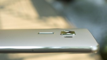 Tampak bagian sampingnya. Foto: androidcentral