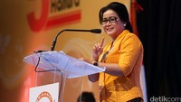 Ketua Umum Srikandi Hanura Miryam S Haryani saat menyampaikan sambuntannya.