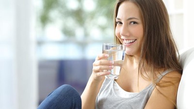 Malas Minum Air Putih? Ini Deretan Manfaatnya Lho