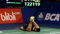 Tunggal putri perigkat 24 dunia itu kalah dalam rubber game 12-21, 21-18, dan 19-21.