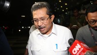 A Hasanudin memberikan keterangan terkait pemeriksaannya.