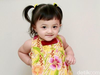 Aww, Putri Anang dan Ashanty Cute Banget dengan Dress Batik