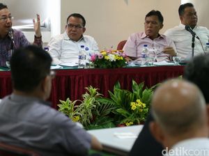 Diskusi Jaminan Hari Tua Pekerja