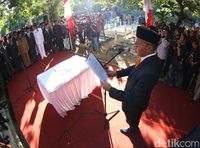 Wali Kota Makassar Lantik 105 Pejabat Di Taman Makam Pahlawan: Ini ...