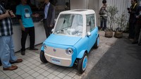 Keunikan mobil mungil ini ada pada material eksteriornya. Mobil ini menggunakan bahan kain anti-air atau polyester cotton.