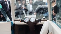Kecepatan tertingginya dibatasi hanya 45 km/jam, setidaknya cukup untuk mobilitas perkotaan.