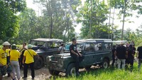 Foto: Satu mobil offroad biasanya akan disediakan untuk maksimal 7 orang. Wisata offroad asyik dilakukan bersama-sama dengan keluarga ataupun teman (Kurnia/detikTravel)