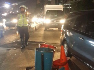 Tutup Gorong-gorong Ambles, Jalan Sudirman Menuju Blok M Macet