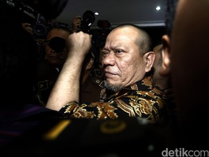 Begini Proses Pemulangan La Nyalla dari Singapura ke Indonesia