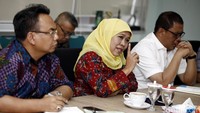 Menteri Sosial Khofifah Indar Parawansa berkunjung ke kantor detikcom di Jl Warung Buncit, Jakarta Selatan, Selasa (31/5/2016).