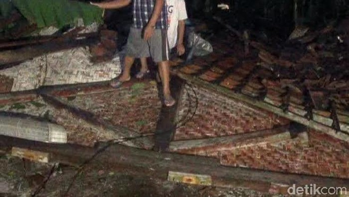 Puting Beliung Terjang 3 Desa di Blitar