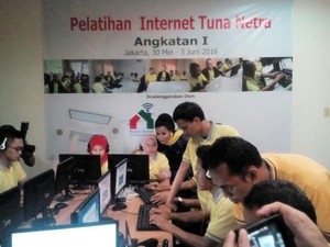 Istri Indar Atmanto Bangun Rumah Internet