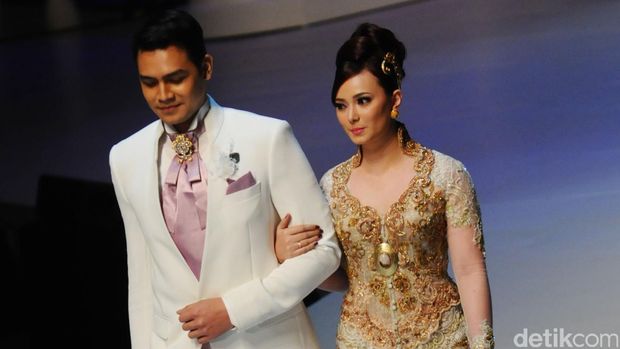 Reza Ingin Elma Theana Jadi Saksi, Asmirandah Tutupi Wajah