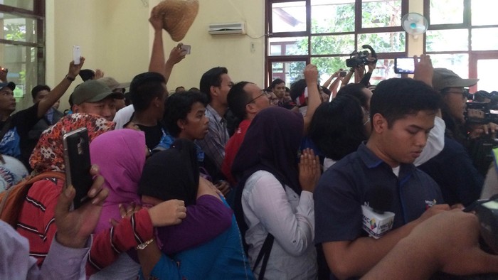 Putusan PTUN Cabut Izin Reklamasi Pulau G Disambut Gemuruh Syukur di Ruang Sidang