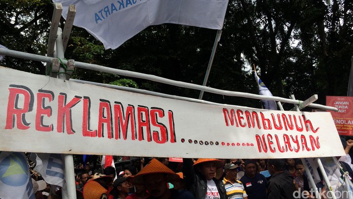 Jelang Sidang Putusan Reklamasi, Ratusan Nelayan Demo di Depan Gedung PTUN