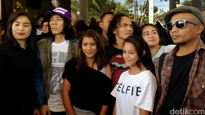 Perjuangan Slankers Atambua Demi Bertemu Slank