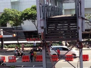 JPO Diperbaiki, Penyeberang Jalan di Basra Harus Adu Nyali
