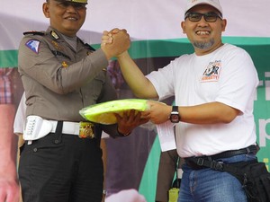 Salah Satu Wujud BerHasanah: Cintai Penegak Hukum